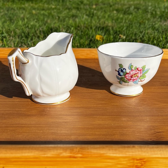 Aynsley Pembroke Fine English Bone China Sugar Bowl and Cream Pitcher - Picture 5 of 5